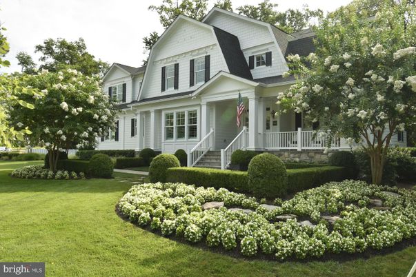 Exterior, Facade, Farmhouse
