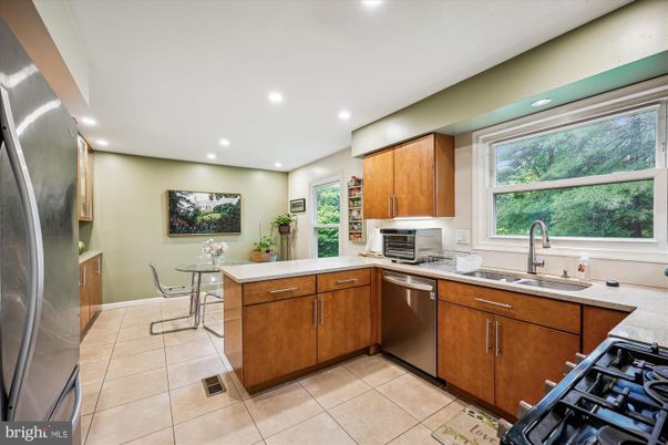 Dining room, Interior, Kitchen, Recessed Lighting, Stainless Steel Appliances