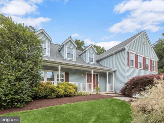 Exterior, Facade, Cape Cod