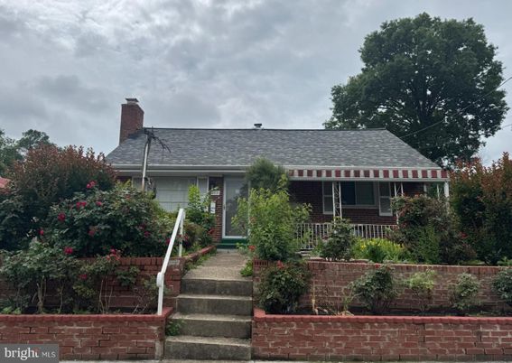 Exterior, Facade, Brick Facade, Cape Cod