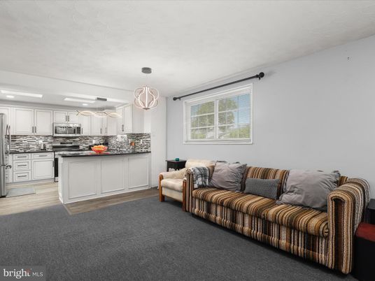 Interior, Kitchen, Living room, Pendant Lights, Recessed Lighting, Stainless Steel Appliances
