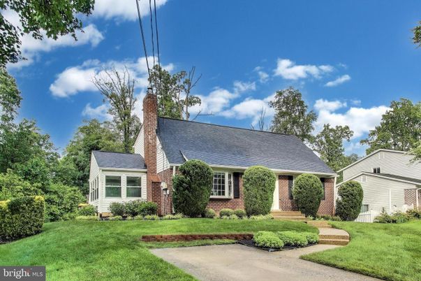 Exterior, Facade, Brick Facade, Cape Cod