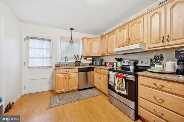 Interior, Kitchen, Pendant Lights, Wood Texture Flooring