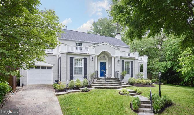 Attached, Exterior, Facade, French Provincial