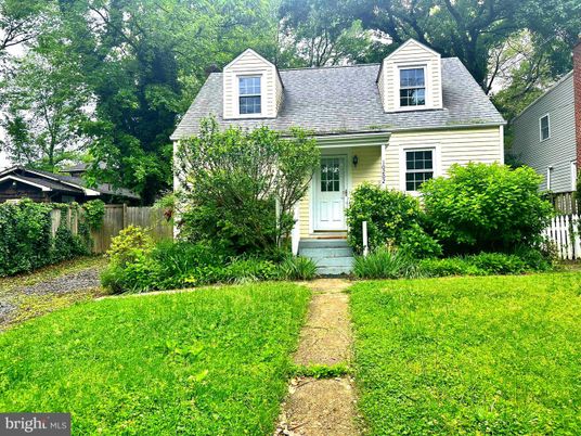 Exterior, Facade, Cape Cod