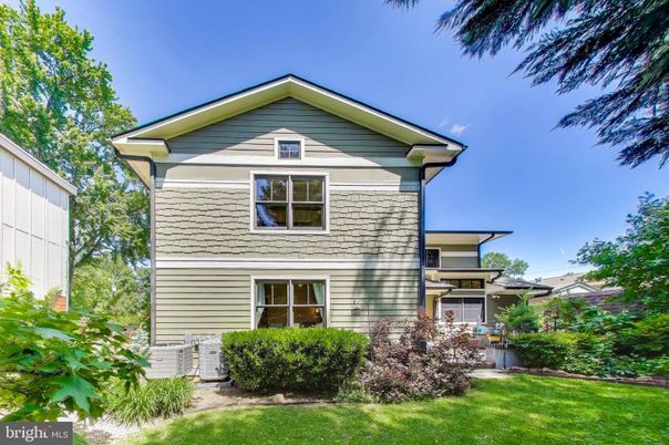 Exterior, Facade, American Craftsman