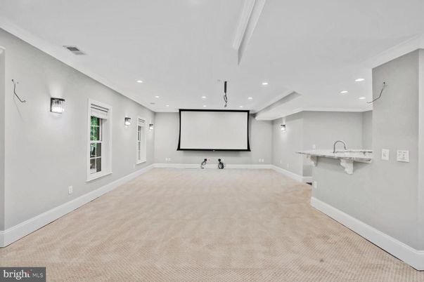 Empty room, Interior, Projection Screen, Recessed Lighting