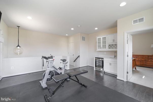 Fitness Equipment, Interior, Pendant Lights, Recessed Lighting, Wood Texture Flooring