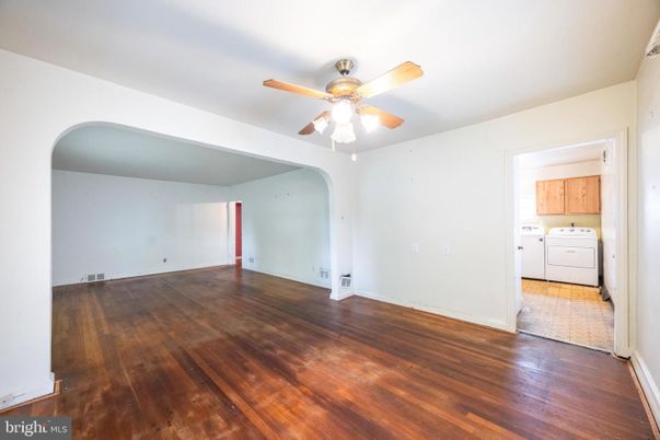 Empty room, Interior, Washer, Wood Texture Flooring