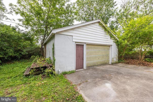 Detached Garage, Exterior