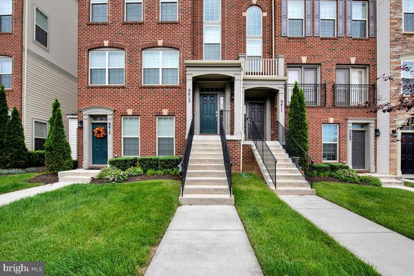 Exterior, Facade, Brick Facade, Rowhouse