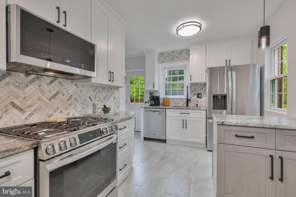 Interior, Kitchen, Pendant Lights, Stainless Steel Appliances