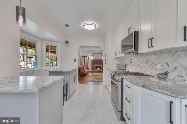 Fireplace, Interior, Kitchen, Pendant Lights, Wood Texture Flooring