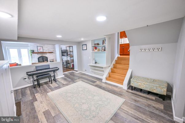Interior, Piano, Recessed Lighting, Wood Texture Flooring