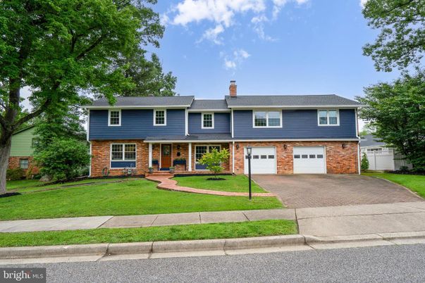 Attached, Exterior, Facade, Brick Facade, Raised Ranch
