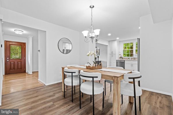 Chandelier, Dining room, Interior, Pendant Lights, Recessed Lighting, Wood Texture Flooring