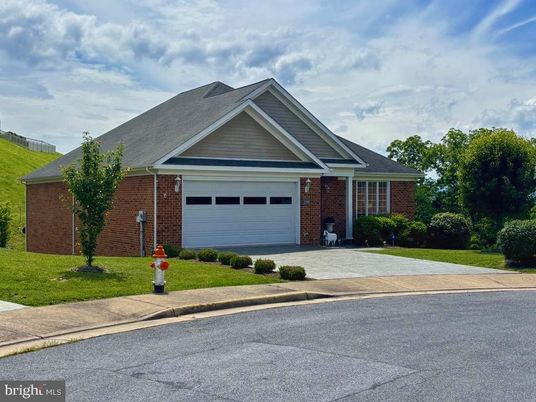 Attached, Exterior, Facade, Brick Facade, Ranch