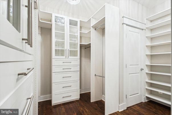 Interior, Walk-in Closets, Wood Texture Flooring