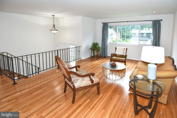 Interior, Pendant Lights, Wood Texture Flooring