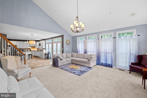 Chandelier, Interior, Kitchen, Living room, Pendant Lights