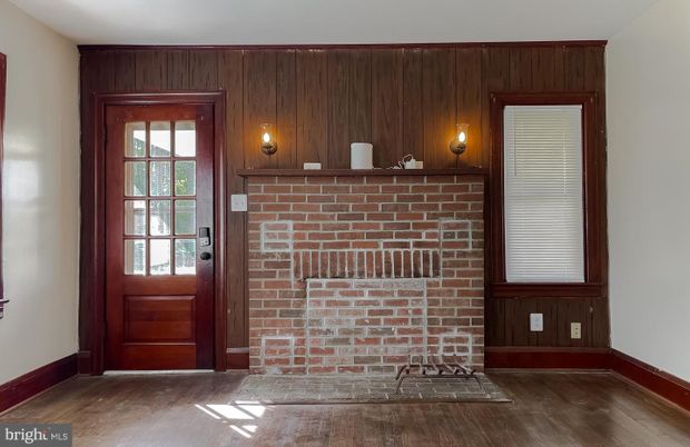 Interior, Pendant Lights, Stone Walls, Wood Texture Flooring, Wooden Walls