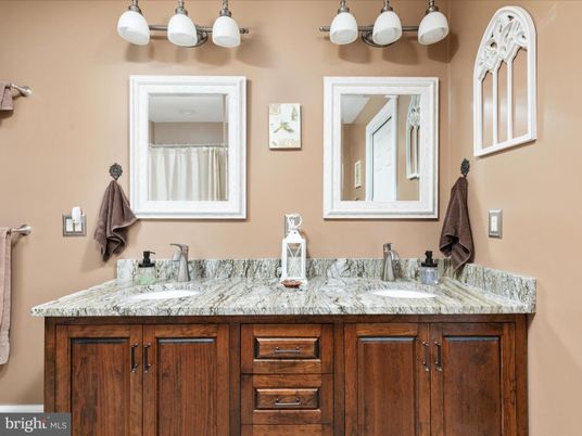 Bathroom, Dual Sink Vanities, Interior