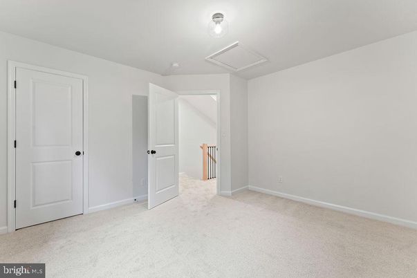 Empty room, Interior