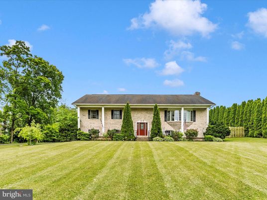 Backyard, Exterior, Facade, Cape Cod