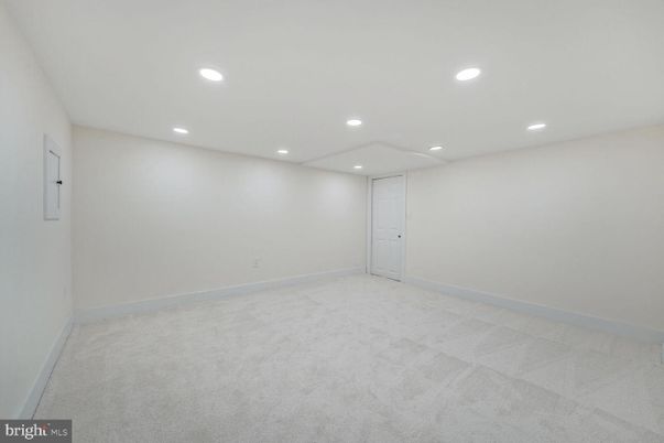 Empty room, Interior, Recessed Lighting