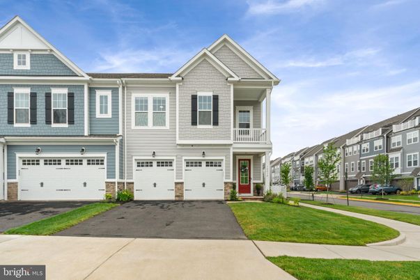 Attached, Exterior, Facade, Rowhouse