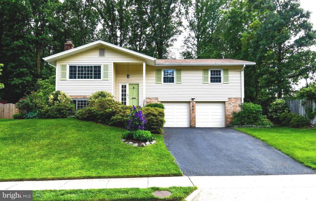 Attached, Exterior, Facade, Raised Ranch