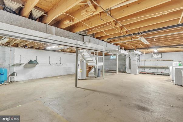 Interior, Washer, Wooden Beams