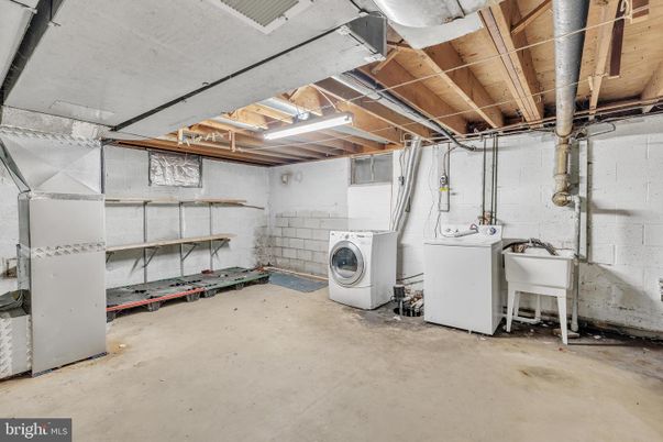 Interior, Washer, Wooden Beams