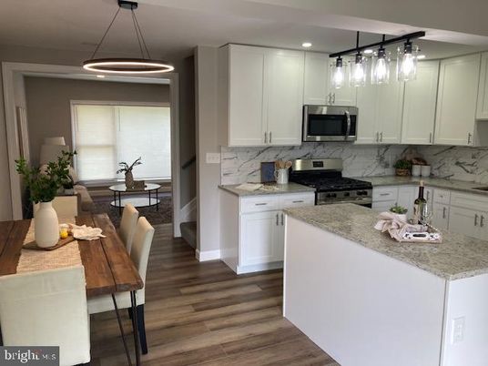 Dining room, Interior, Kitchen, Marble Walls, Pendant Lights, Recessed Lighting, Stainless Steel Appliances, Wood Texture Flooring