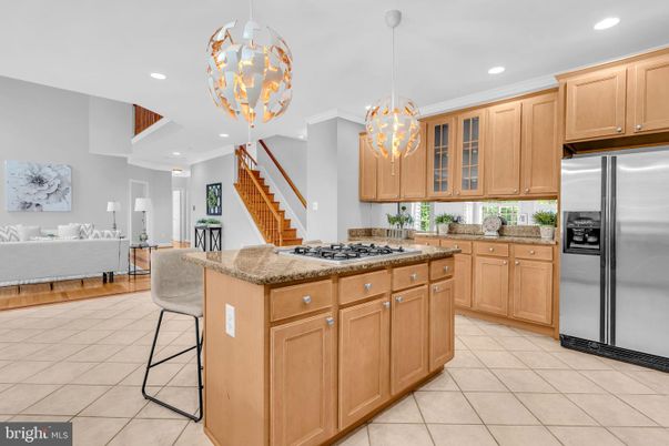 Interior, Kitchen, Living room, Pendant Lights, Recessed Lighting, Stainless Steel Appliances