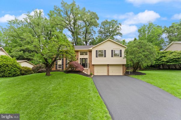 Attached, Exterior, Facade, Brick Facade, Raised Ranch