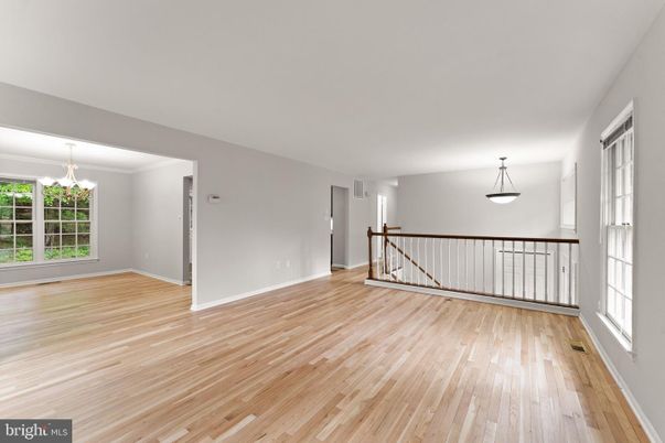 Empty room, Interior, Pendant Lights, Wood Texture Flooring