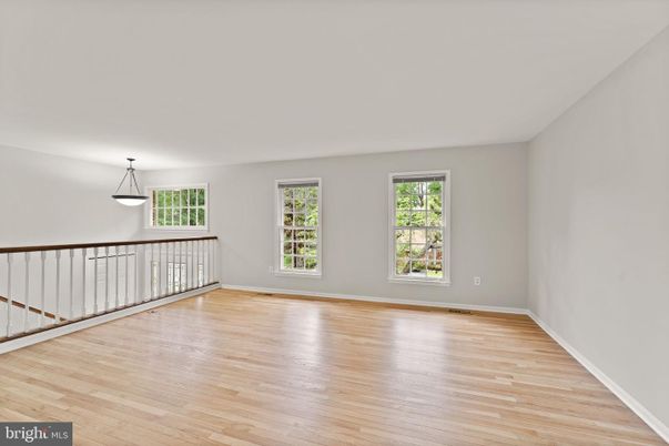 Empty room, Interior, Pendant Lights, Wood Texture Flooring
