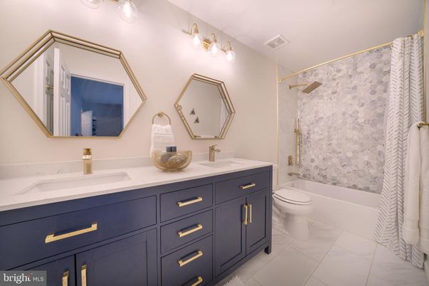 Bathroom, Dual Sink Vanities, Interior