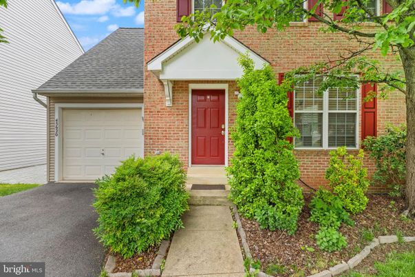 Attached, Exterior, Facade, Brick Facade, Cape Cod