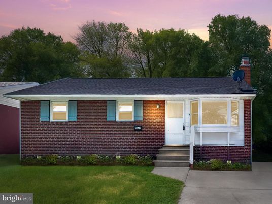 Exterior, Facade, Brick Facade, Split Level