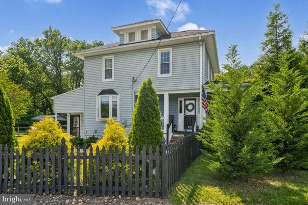 Exterior, Facade, American Foursquare
