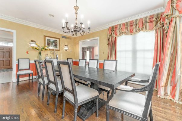 Chandelier, Dining room, Interior, Recessed Lighting, Wood Texture Flooring
