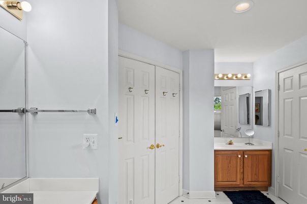 Bathroom, Interior, Recessed Lighting