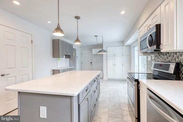 Interior, Kitchen, Pendant Lights, Recessed Lighting