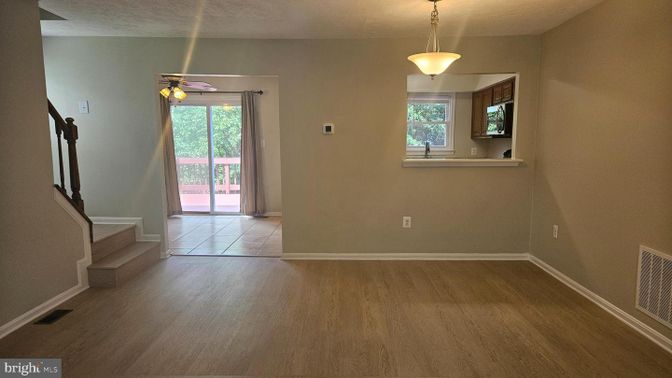 Empty room, Interior, Pendant Lights, Wood Texture Flooring