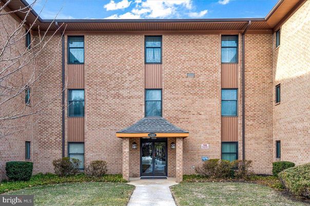 Exterior, Facade, Brick Facade, Rowhouse