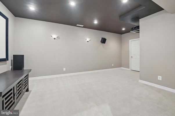 Empty room, Interior, Recessed Lighting