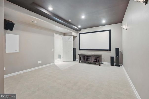 Interior, Projection Screen, Recessed Lighting, Theatre Room