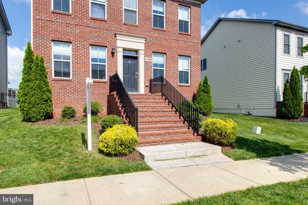 Exterior, Facade, Brick Facade, Rowhouse